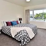 Weston Villa - Spacious & Family Friendly - Bookahome