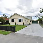 Weston Villa - Spacious & Family Friendly - Bookahome